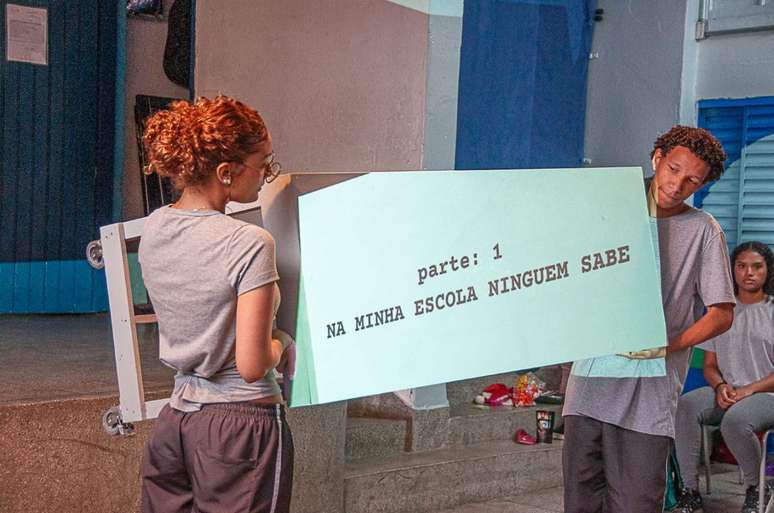 Aprendizes da EIT passam por atua&ccedil;&atilde;o, dramaturgia, cenografia, figurino, ilumina&ccedil;&atilde;o e produ&ccedil;&atilde;o cultural.