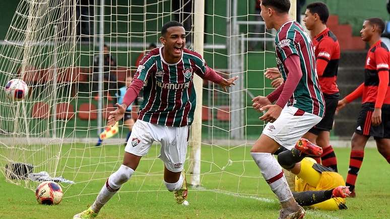 Kayky Almeida em a&ccedil;&atilde;o pela base do Fluminense &ndash;