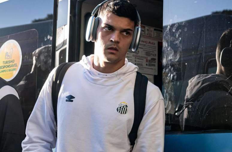 Flamengo est&aacute; de olho no goleiro Gabriel Braz&atilde;o, do Santos &ndash;