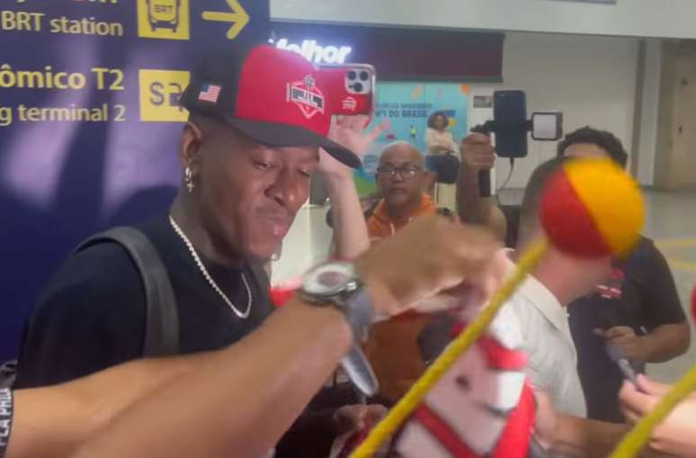 Vit&atilde;o realizou exames m&eacute;dicos para assinar com o Flamengo e j&aacute; voltou ao NE &ndash;