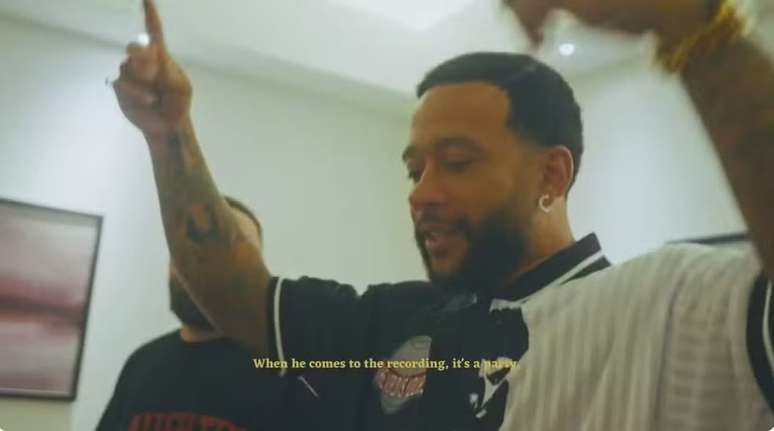 Depay lan&ccedil;a document&aacute;rio sobre a rotina do trabalhador brasileiro &ndash;