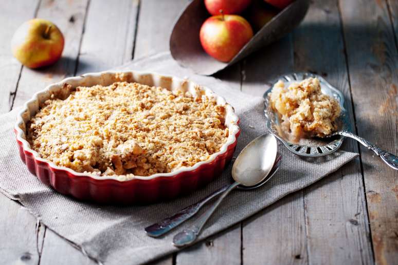 Crumble de ma&ccedil;&atilde; e aveia para o fim de ano 