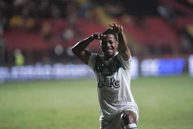 &Ecirc;nio refor&ccedil;ar&aacute; a Chapecoense em 2026 