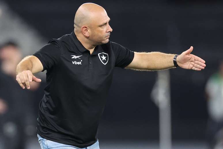 Carlos Leiria &ndash;