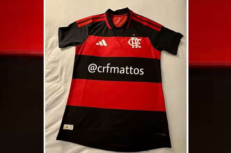 Camisa ter&aacute; faixas bem mais grossas. Veja abaixo a compara&ccedil;&atilde;o com o modelo 2025 do Flamengo
