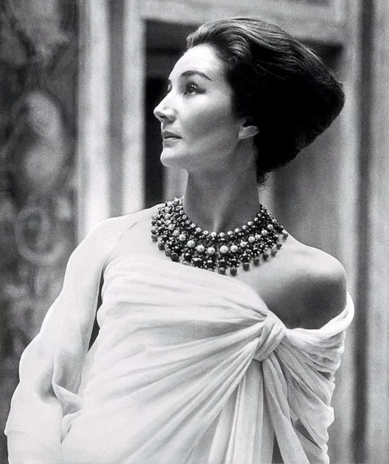 Jacqueline de Ribes viveu num tempo em que a eleg&acirc;ncia n&atilde;o era descart&aacute;vel e a moda fazia hist&oacute;ria