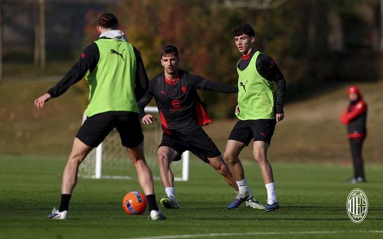 Milan se prepara para a partida contra o Cagliari, nesta sexta-feira (1&ordm;/1) &ndash;