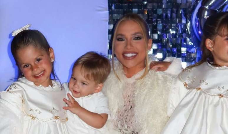 Virg&iacute;nia recebeu pedido simples da filha Maria Flor na noite do 1&ordm; r&eacute;veillon com Vini Jr. na Espanha.