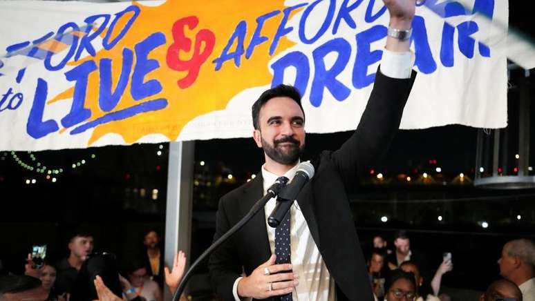 జోహ్రాన్ మమ్దానీ USAలోని న్యూయార్క్‌కు మొదటి ముస్లిం మేయర్ మరియు దక్షిణాసియా నుండి మొదటి వ్యక్తి