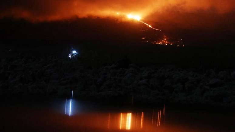 O vulc&atilde;o Piton de la Fournaise, na ilha da Reuni&atilde;o, em julho de 2025.