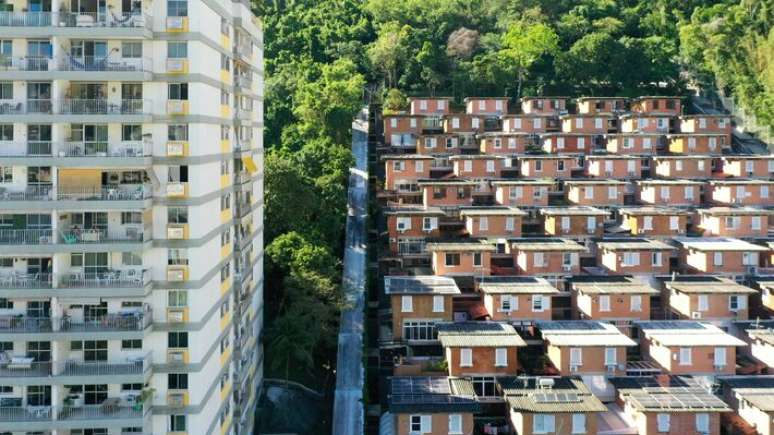 Projeto do condom&iacute;nio tem semelhan&ccedil;as conceituais com uma proposta anterior de S&eacute;rgio Bernardes para a remodela&ccedil;&atilde;o da favela do Iraj&aacute; na d&eacute;cada de 1960