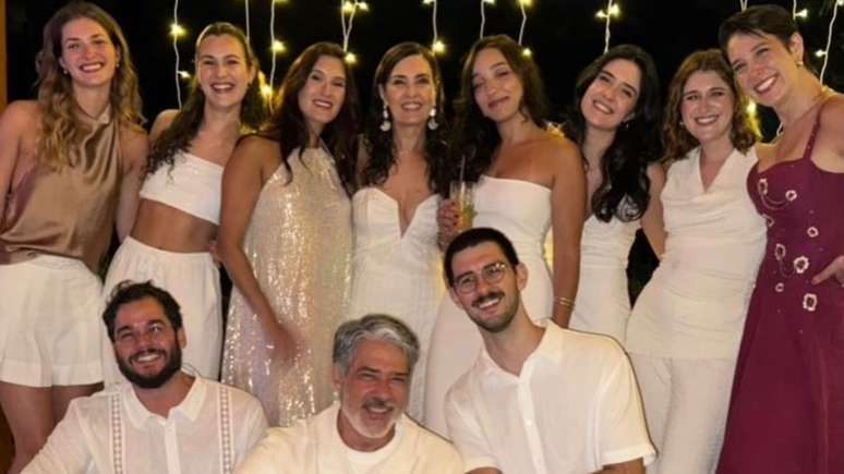 F&aacute;tima Bernardes e T&uacute;lio Gad&ecirc;lha mostram bastidores de R&eacute;veillon com William Bonner e fam&iacute;lia