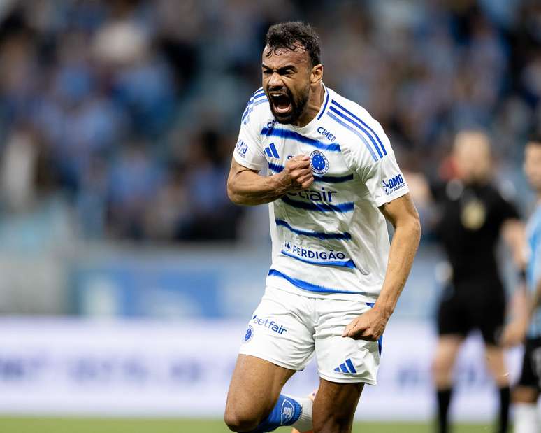 Fabr&iacute;cio Bruno comemora gol marcado contra o Gr&ecirc;mio 