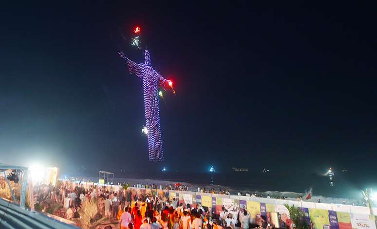 Virada no Rio contou com espet&aacute;culo de dronas