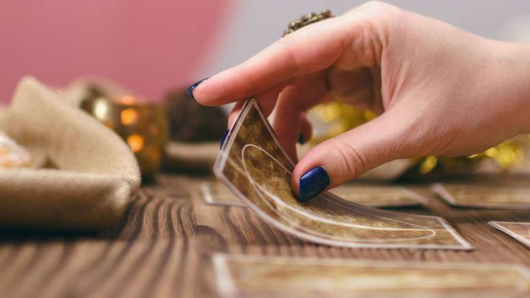 Veja as previs&otilde;es do baralho cigano para o seu ano