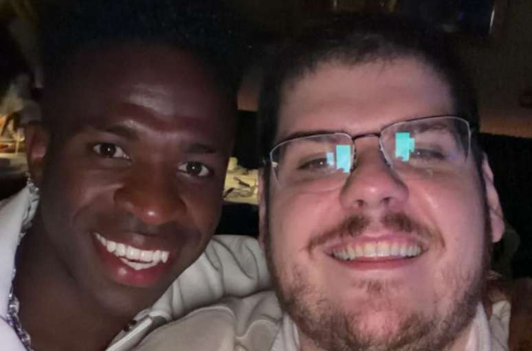 Casimiro Miguel tamb&eacute;m esteve ao lado de Vini Jr. na virada 