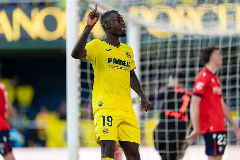 Nicolas P&eacute;p&eacute; Se destacou no Arsenal e hoje defende o Villarreal-ESP.