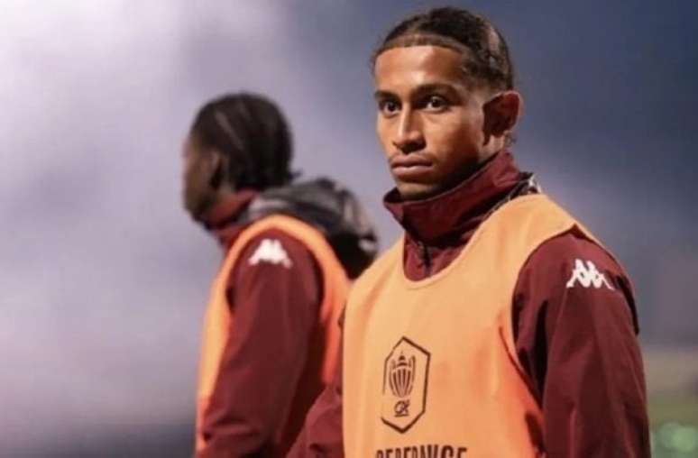 Divulga&ccedil;&atilde;o - Legenda: Tahirys Dos Santos, do Metz, foi uma das v&iacute;timas do tr&aacute;gico incidente em Crans-Montana, na Su&iacute;&ccedil;a