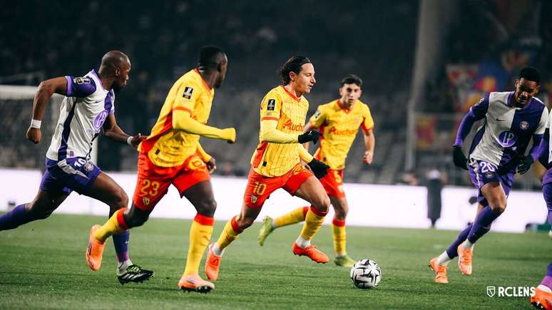 Lens tem campanha hist&oacute;rica na Fran&ccedil;a &ndash;