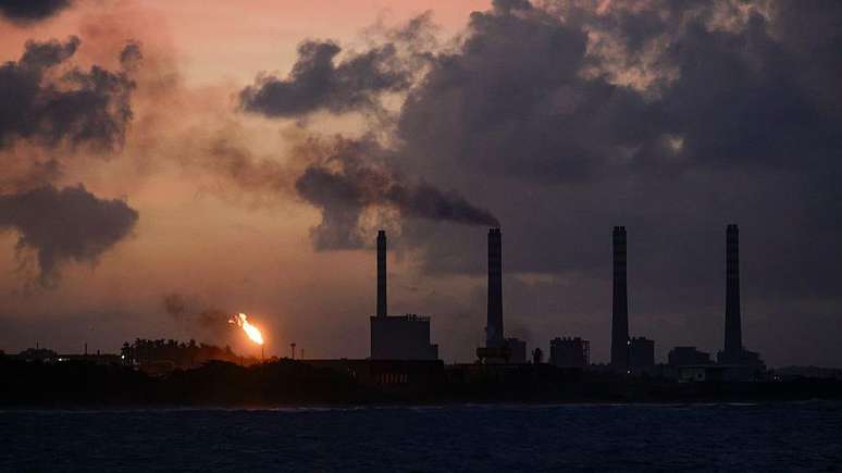 A Venezuela acusou os EUA de quererem "roubar" suas reservas de petr&oacute;leo, as maiores do mundo