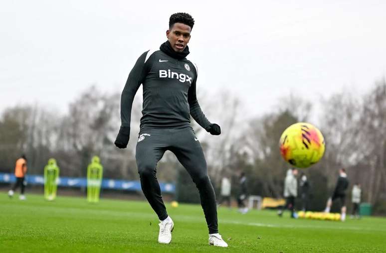 Est&ecirc;v&atilde;o durante treino do Chelsea &ndash;