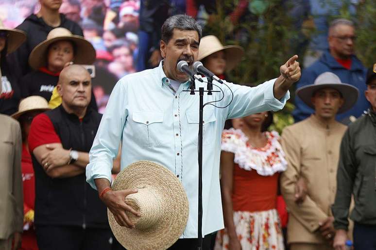 Nem Maduro nem outros membros de seu governo comentaram o suposto ataque terrestre americano