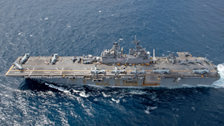 USS Iwo Jima &eacute; um navio de guerra anf&iacute;bio 