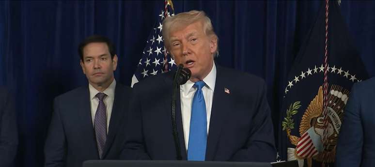 Trump durante primeiro pronunciamento ap&oacute;s ataque &agrave; Venezuela e captura de Maduro