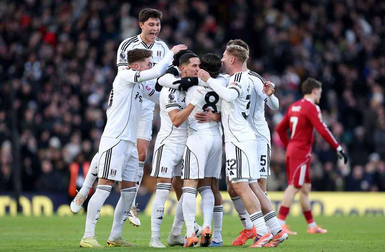 Fulham comemora gol contra o Liverpool, em jog&atilde;o no Craven Cottage &ndash;