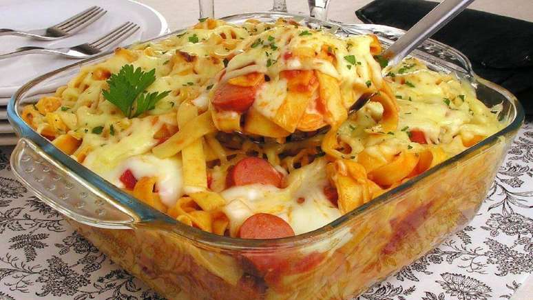 Macarr&atilde;o de forno com salsicha &ndash; Foto: Stela Handa