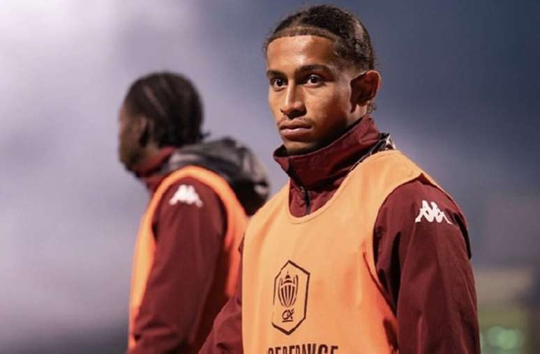Jovem Tahirys dos Santos, do Metz, est&aacute; entre os feridos em acidente na Su&iacute;&ccedil;a &ndash;