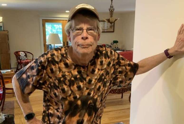 అమెరికన్ రచయిత స్టీఫెన్ కింగ్, 78 సంవత్సరాలు.