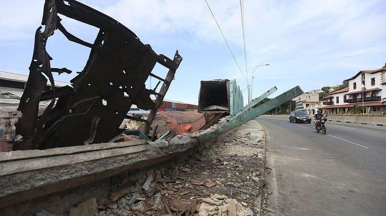 O porto de La Guaira, a menos de uma hora de Caracas na estrada, foi parcialmente danificado pelos ataques dos EUA