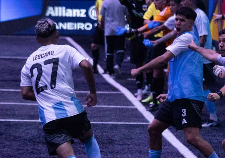 Argentina venceu a Alemanha em jogo muito nervoso e de erros &ndash;