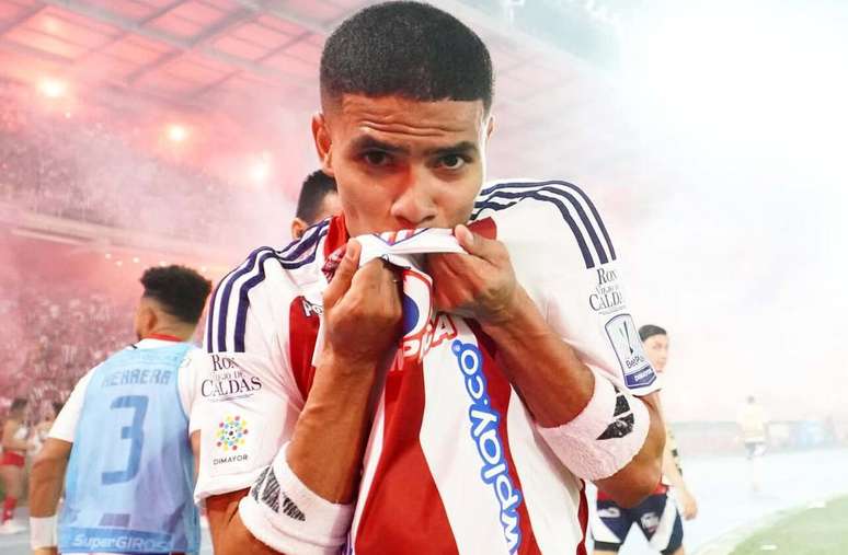 Al&eacute;m do rendimento de destaque, contrato pr&oacute;ximo de expirar com o Junior Barranquilla tamb&eacute;m chamou a aten&ccedil;&atilde;o do Gr&ecirc;mio &ndash;