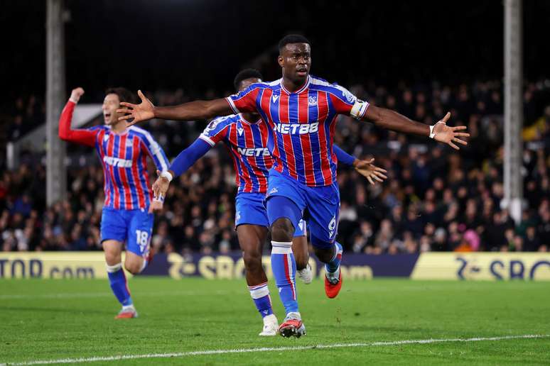 Guehi comemorando um gol pelo Crystal Palace 