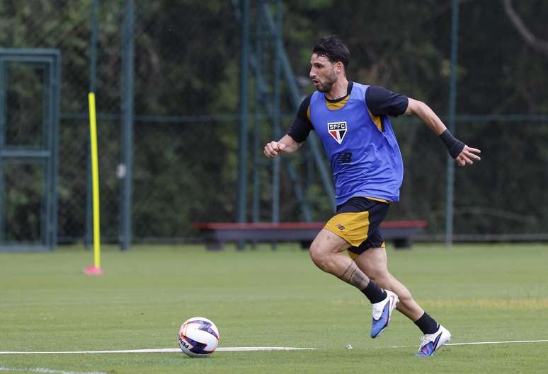 Calleri participou das atividades do S&atilde;o Paulo nesta segunda-feira &ndash;