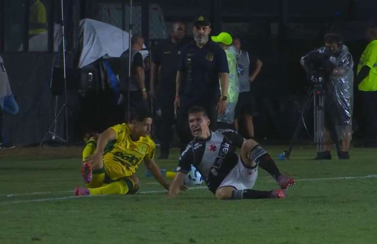 Lucas Piton lesionou o joelho na partida contra o Mirassol, pelo Brasileir&atilde;o, no dia 2 de dezembro &ndash;