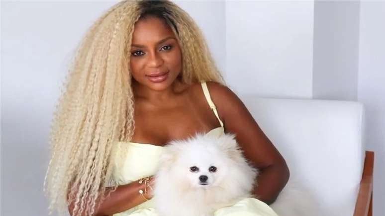 Cari&uacute;cha em foto do Instagram; apresentadora deve faltar ao Fofocalizando desta segunda (5)