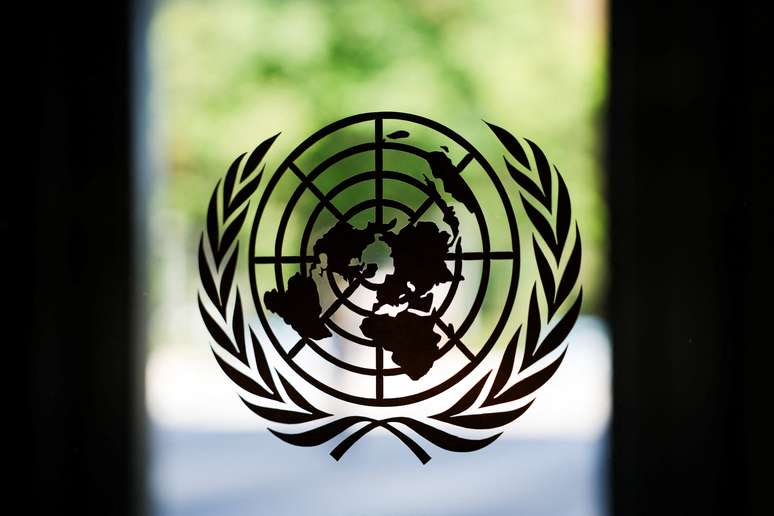 Logo da ONU na sede da entidade em Nova York