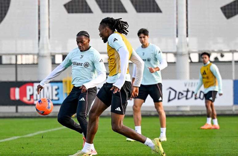 Prepara&ccedil;&atilde;o da Juve antes de entrar em campo pelo Italia &ndash;