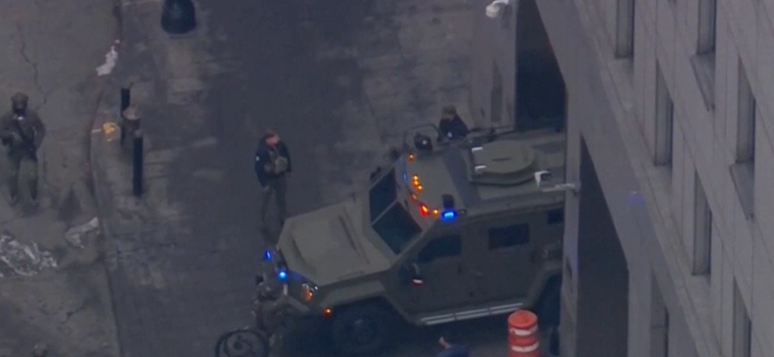 Esposa e Maduro foram escoltados por v&aacute;rios agentes da&nbsp;Drug Enforcement Administration