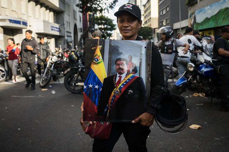 Apenas os apoiadores do partido governista podem ir &agrave;s ruas para protestar contra os ataques dos EUA