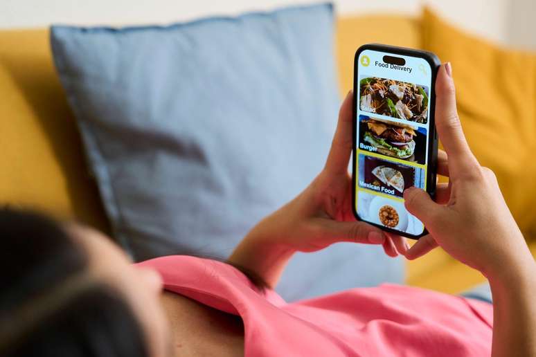 O setor de fast food e de refei&ccedil;&otilde;es para viagem continuou a crescer, movimenta mais de &pound; 23 bilh&otilde;es por ano (cerca de R$ 145 bilh&otilde;es)