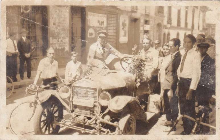 A expedi&ccedil;&atilde;o chega ao Equador 