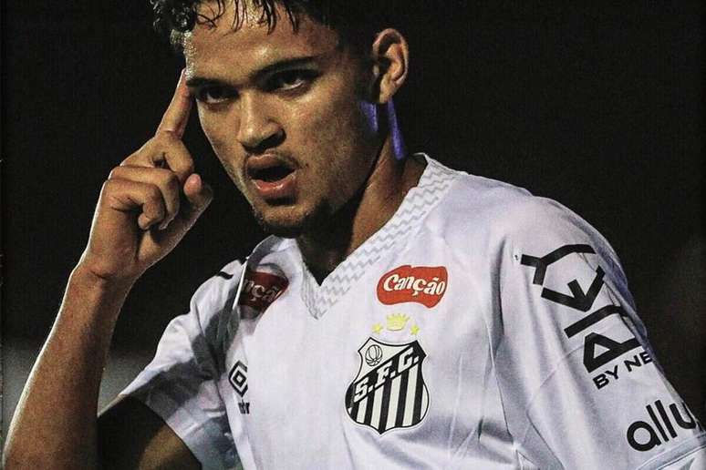 Mateus Xavier marcou tr&ecirc;s gols na vit&oacute;ria do Santos sobre o Real Bras&iacute;lia na estreia da Copinha &ndash;
