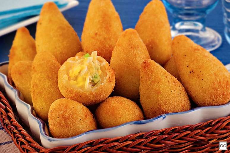 Aposte na coxinha de creme de milho em uma ocasi&atilde;o especial &ndash; Foto: Guia da Cozinha