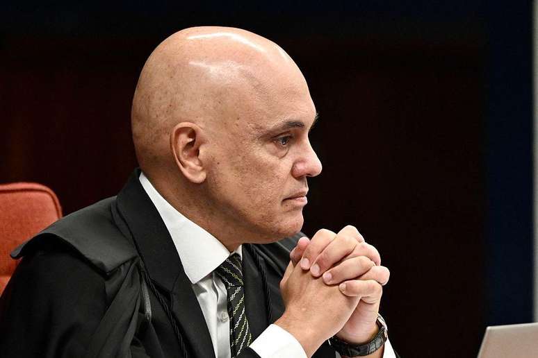 Alexandre de Moraes negou pedido da defesa para Bolsonaro ir a hospital