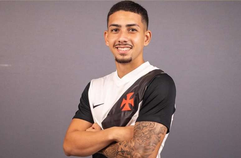 Prot&oacute;tipo do novo uniforme do Vasco criou tens&atilde;o nas redes sociais &ndash;