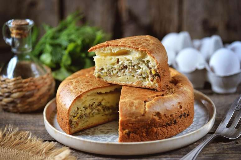 Torta de atum com ovo e cebola 